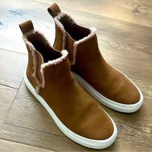 UGG Slip on high tops